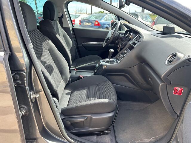 PEUGEOT 5008 STYLE 1.6 HDI AUTO SPANISH LHD IN SPAIN 118000 MILES 7 SEATS 2014